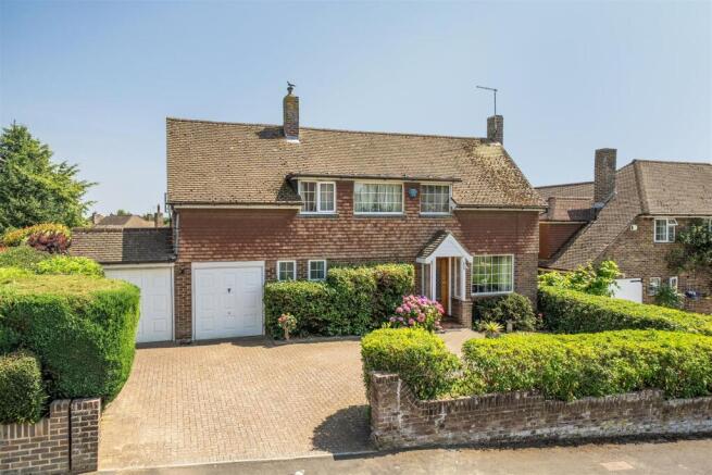 4 bed property, in Banky Meadow, £750,000