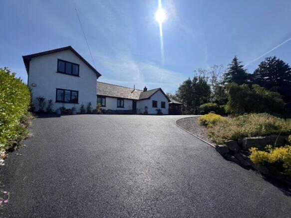 5 bed property, in Talgarreg, £660,000