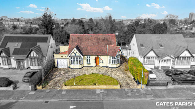 4 bed property, in Egerton Gardens, £1,100,000