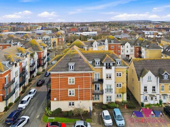 2 bed property, in Crawford Avenue, £260,000