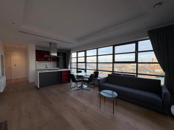 2 bed property, in London City Island, £575,000