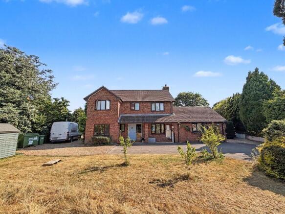 4 bed property, in Crown Hill, £695,000