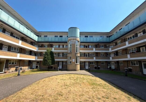 2 bed property, in 16 Purley Court, £90,000