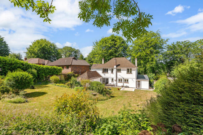 5 bed property, in Harestone Hill, £975,000