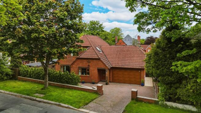 4 bed property, in Hollins Lane, £385,000