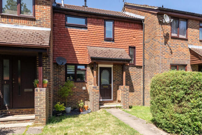 2 bed property, in Chadhurst Close, £400,000