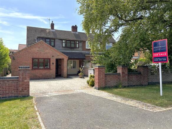 3 bed property, in Vicarage Lane, £300,000