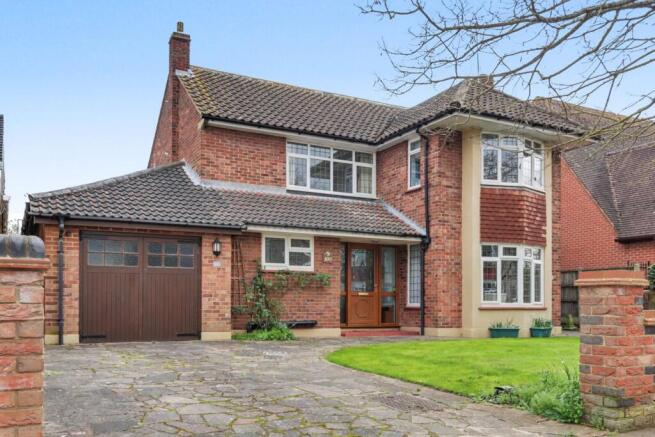 3 bed property, in Tyrone Road, £830,000