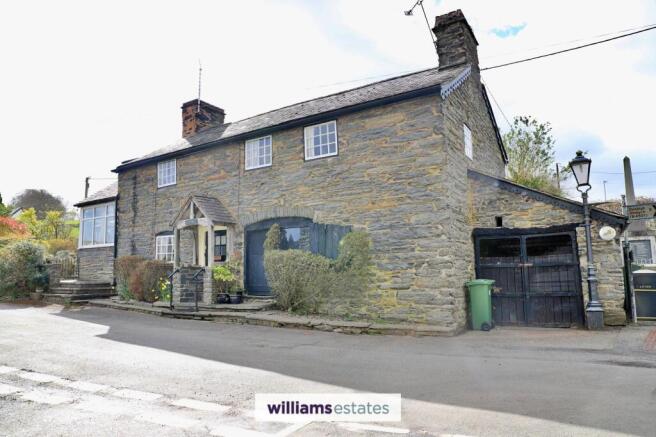 3 bed property, in Nantglyn, £300,000