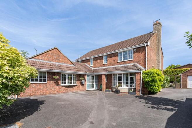 5 bed property, in St. Philips Road, £625,000