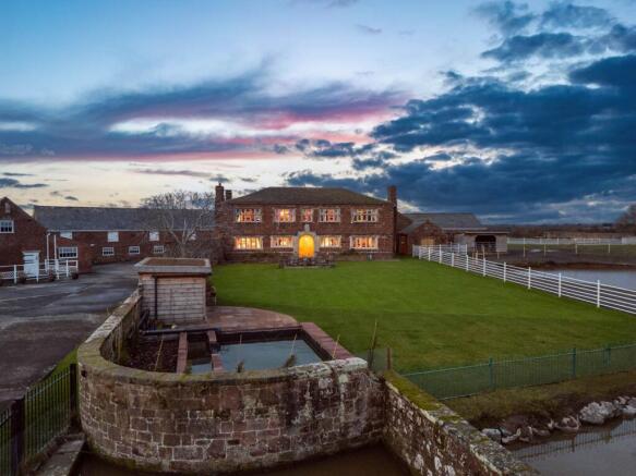4 bed property, in Oldfield Manor Farm, £1,000,000