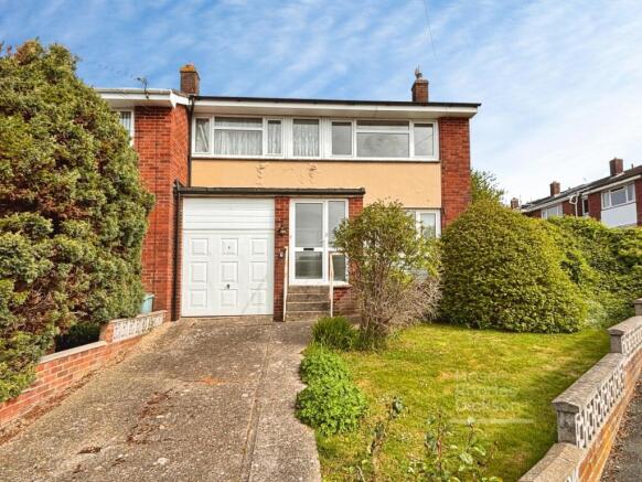 3 bed property, in Gordon Road, £195,000