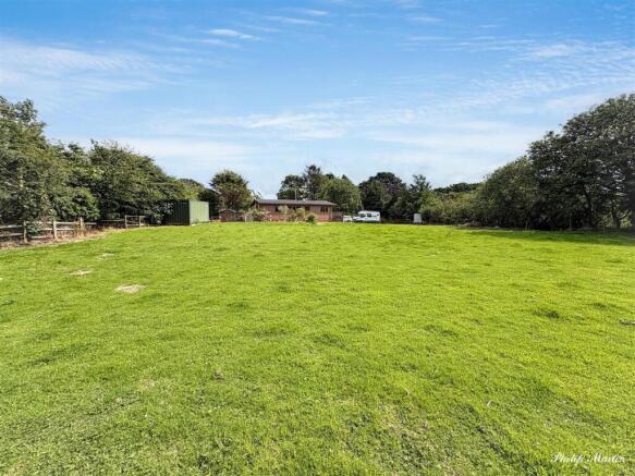 3 bed property, in Silverwell, £300,000