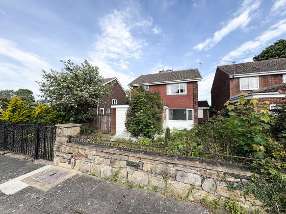 3 bed property, in Alconbury Close, £190,000