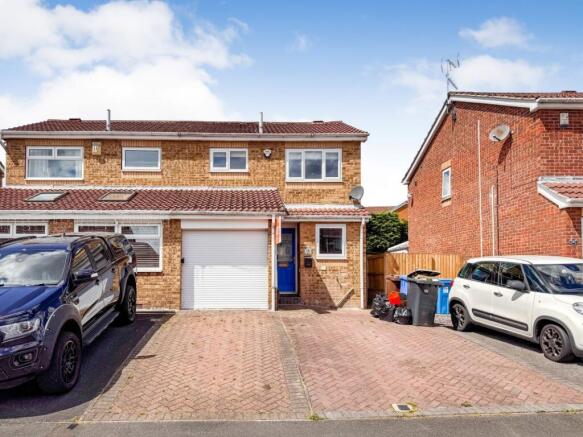 2 bed property, in 18 Farnaby Drive, £175,000