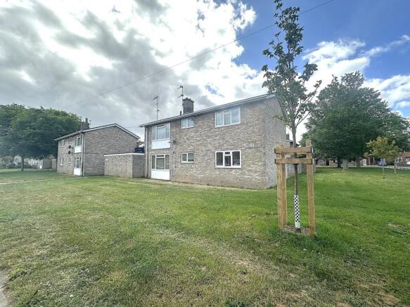 2 bed property, in Colls Road, £120,000