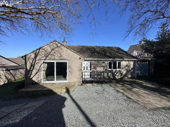 2 bed property, in Pen Y Berllan, £265,000