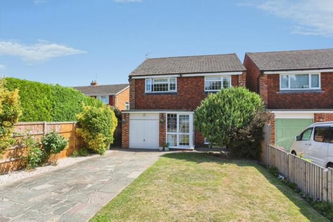 4 bed property, in Cranford Road, £695,000