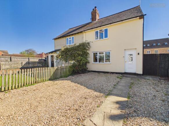 3 bed property, in Cloot Drove, £215,000