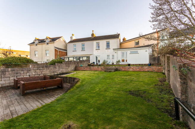 4 bed property, in Cross Street, £425,000