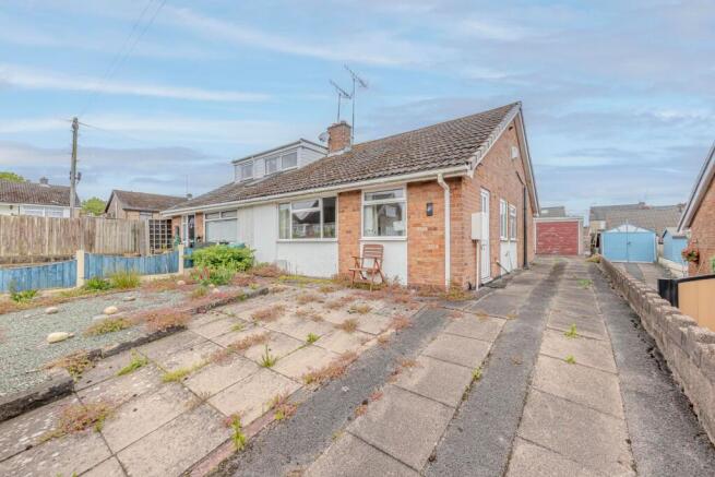 2 bed property, in Edward Davies Close, £135,000