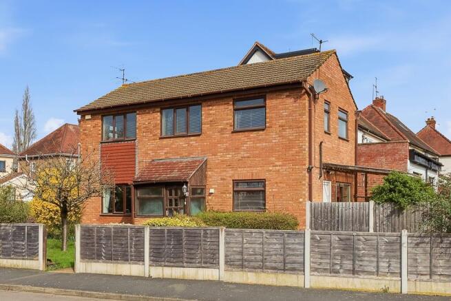 3 bed property, in Woodland Road, £320,000