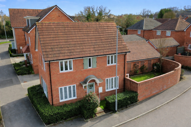 3 bed property, in Porthcawl Drive, £500,000