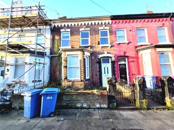 5 bed property, in Clifton Road, £135,000