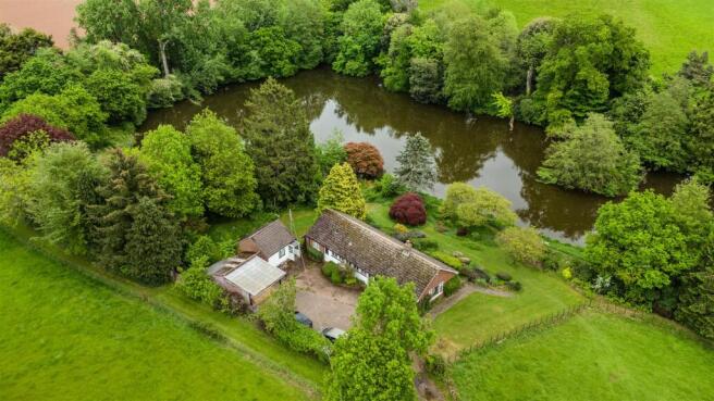 4 bed property, in Alphington, £600,000