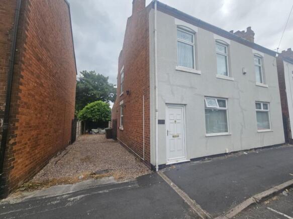 3 bed property, in Field Road, £300,000