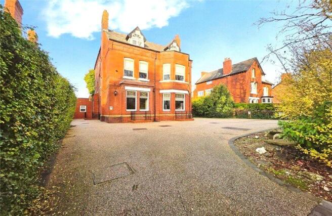 2 bed property, in Davenport Park Road, £225,000