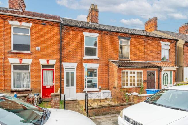 3 bed property, in Knowsley Road, £220,000