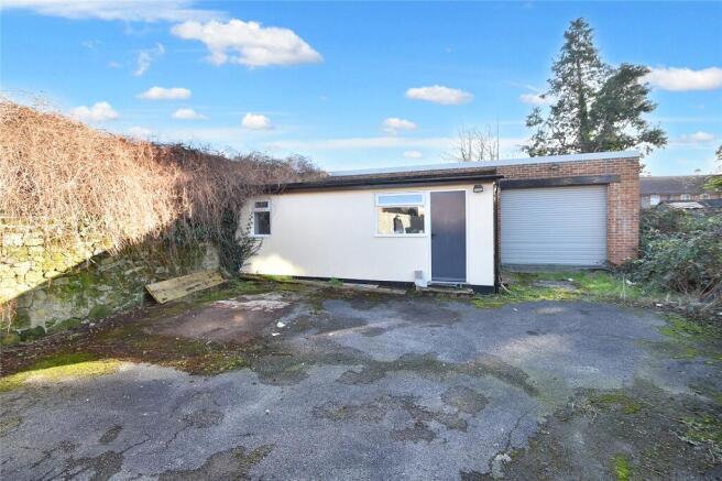 3 bed property, in Lingfield Road, £200,000