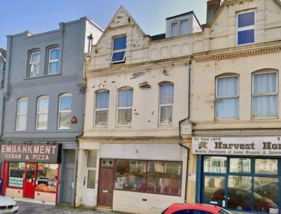 2 bed property, in Embankment Road, £90,000