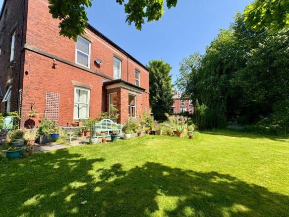 8 bed property, in Sheffield Road, £900,000