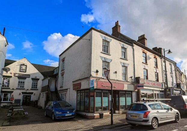 4 bed property, in Market Place, £350,000