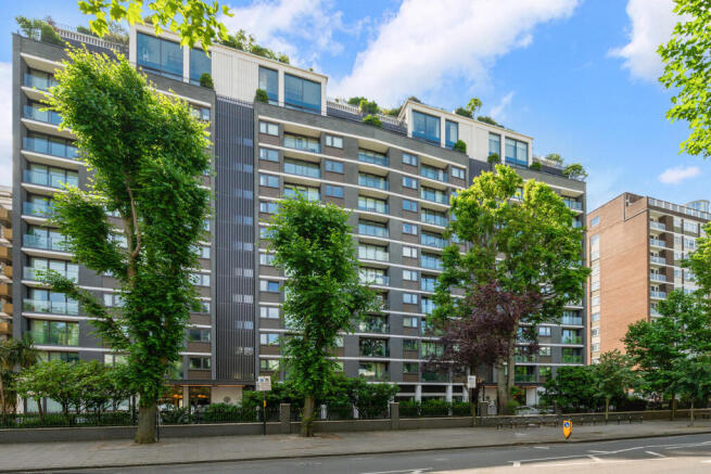 3 bed property, in Lords View One, £995,000