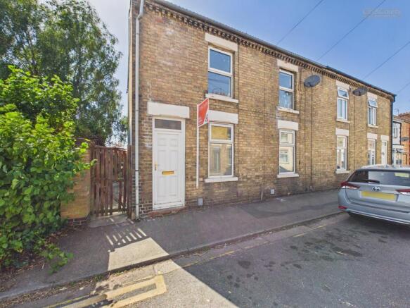 2 bed property, in Clarence Road, £199,950
