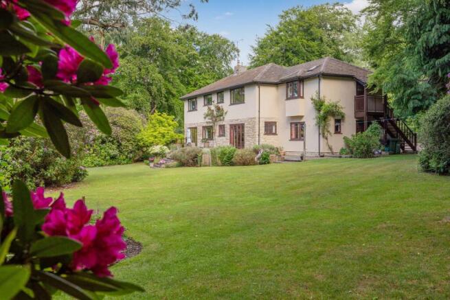 6 bed property, in Stoke Row Road, £1,950,000
