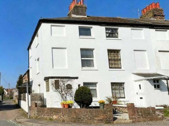 3 bed property, in Arundel Road, £300,000