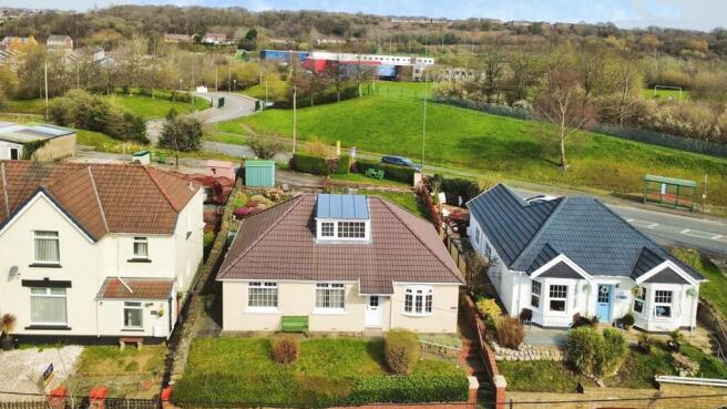 4 bed property, in Gellihaf Road, £200,000