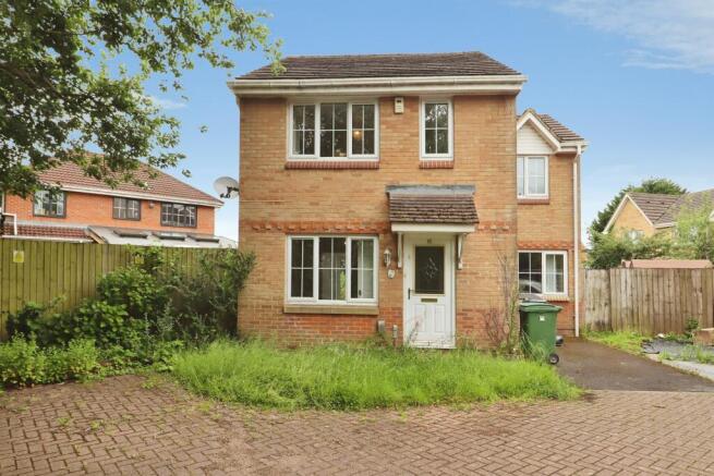 3 bed property, in Walwyn Place, £325,000