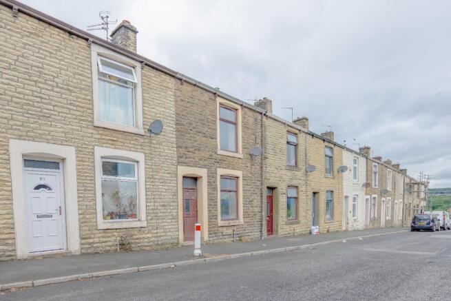 2 bed property, in Lower Barnes Street, £76,000