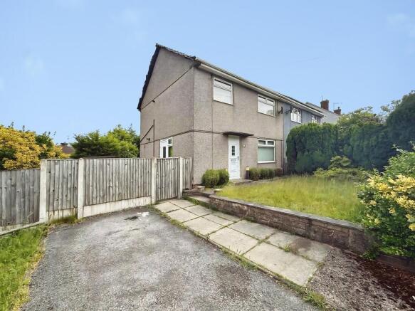 3 bed property, in Preston Road, £145,000