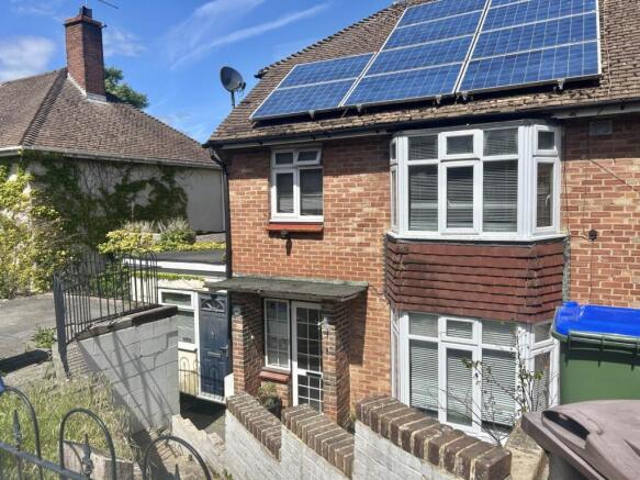 2 bed property, in Pellbrook Road, £350,000