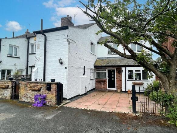 3 bed property, in Hall Bank South, £495,000