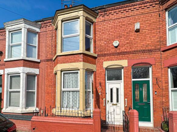 3 bed property, in Deepfield Road, £220,000