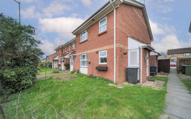 1 bed property, in Old Broughton Road, £135,000