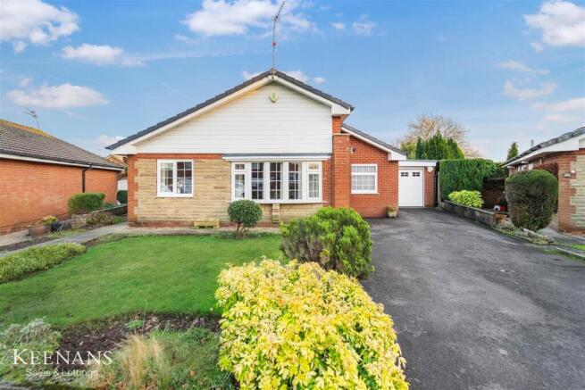 3 bed property, in Beechfield, £425,000