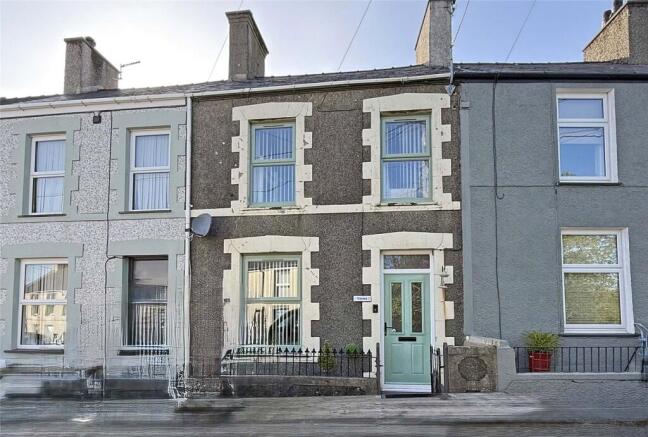 3 bed property, in Clynnog Road, £195,000